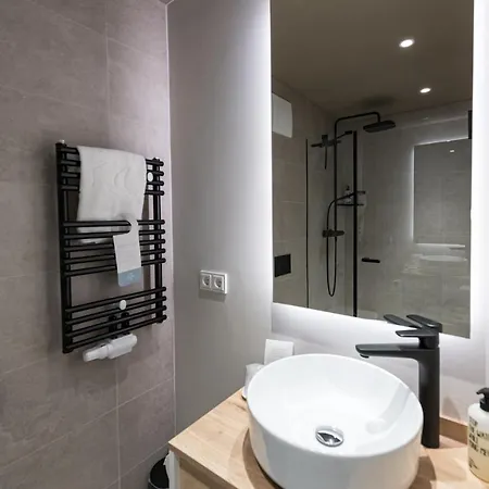 Hafenhotel Zu מלון 4*