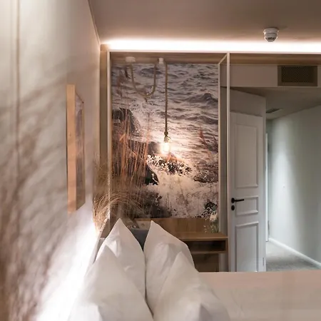 Hafenhotel Zu 4*