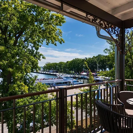 Hafenhotel Zu Szálloda 4*