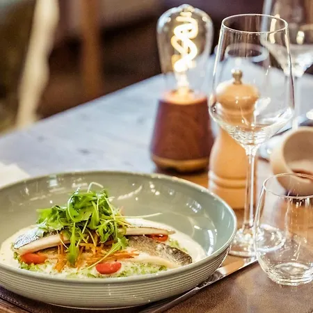 Hafenhotel Zu 4* פוטבוס