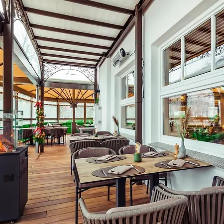 Hafenhotel Zu 4*
