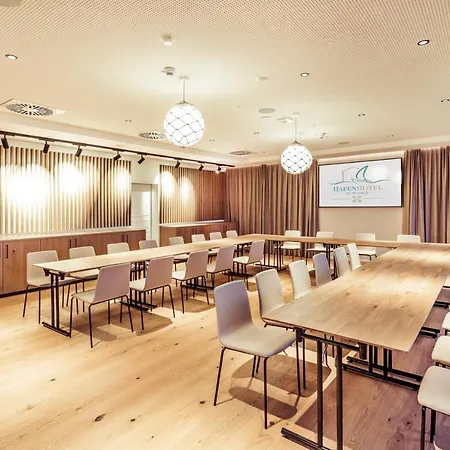 Hafenhotel Zu 4*