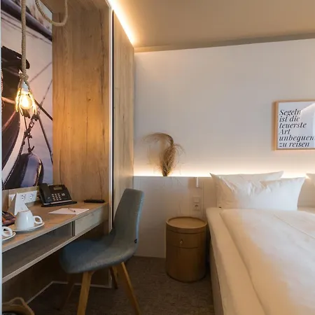 מלון Hafenhotel Zu פוטבוס