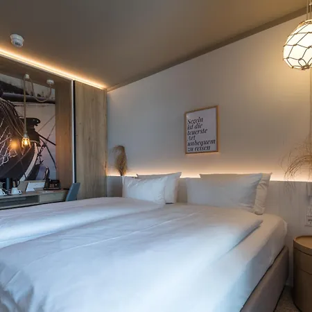 Hafenhotel Zu 호텔 4*