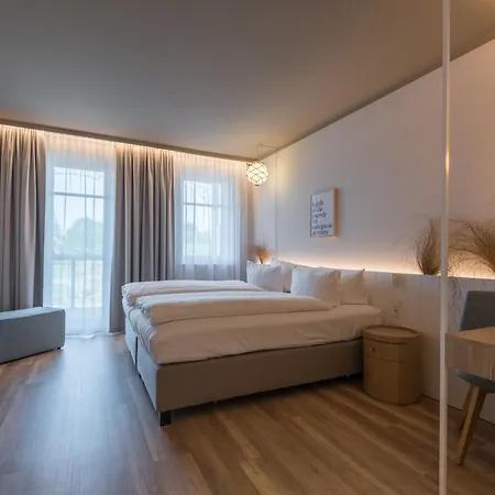 Hafenhotel Zu 4*