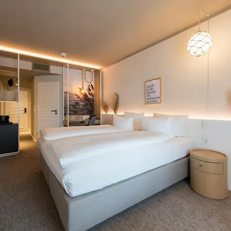 Hafenhotel Zu 호텔 4*