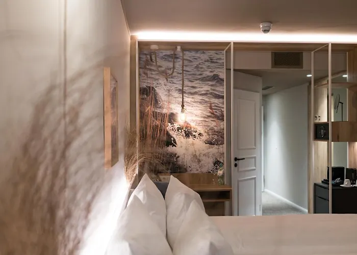 Hafenhotel Zu 4*
